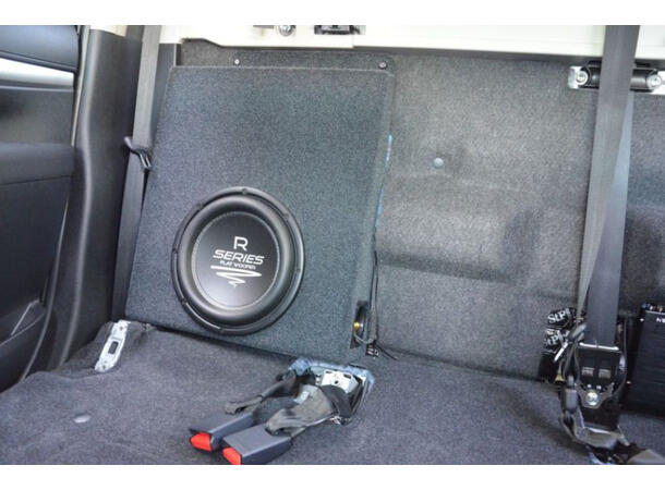 ConnectED MDF bilspesifikk Basskasse 10" Toyota Hilux (2016 -->)