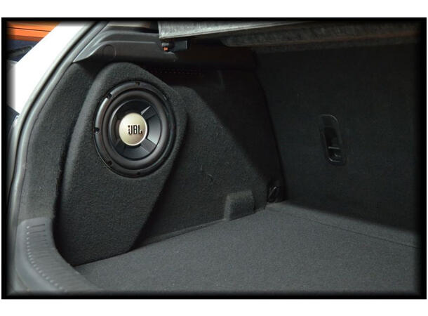 ConnectED Bilspesifikk basskasse 8" Mazda 3 (2003 - 2008)