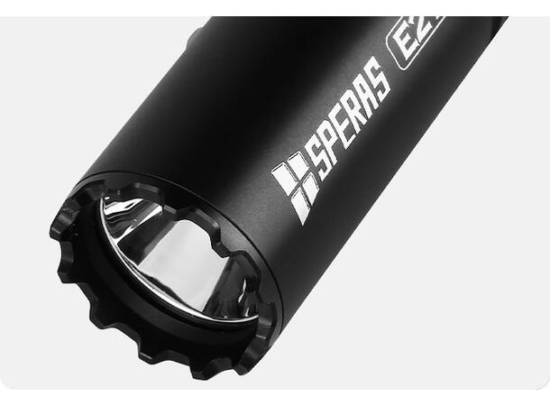 Speras E21 lommelykt i titanium legering 2000lm / 322 meter kastelengde 
