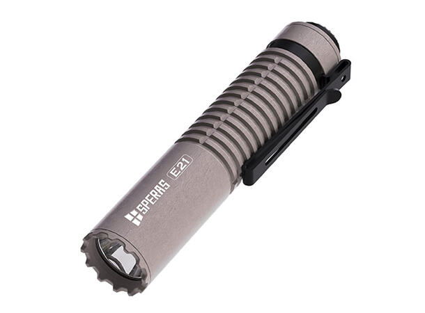 Speras E21 lommelykt i titanium legering 2000lm / 322 meter kastelengde 